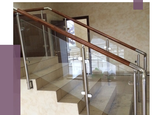 Комбинированные перила из металла и дерева в Ноябрьске