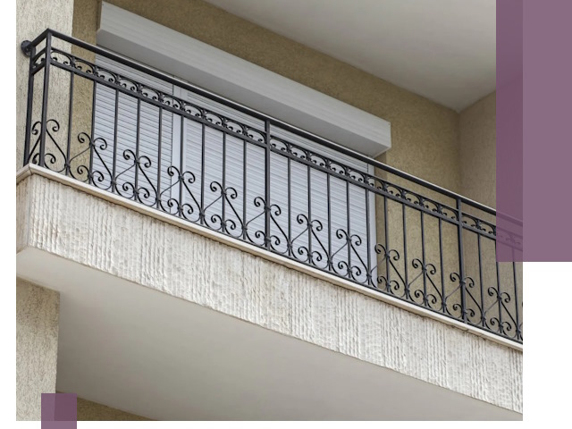 Балконные ограждения из металла и стекла в Ноябрьске для домов