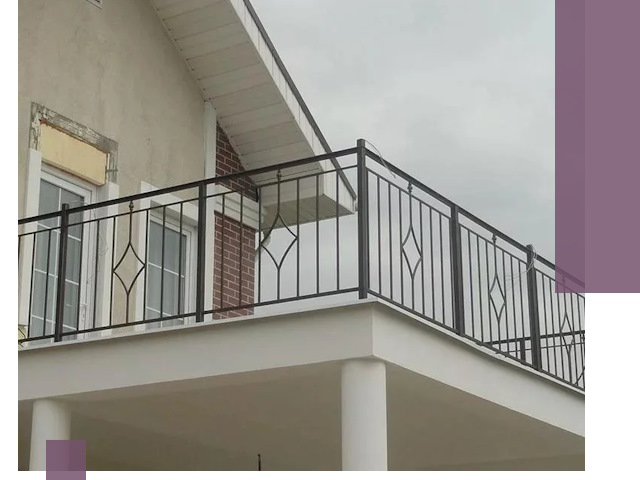 Изготовление балконных ограждений в Ноябрьске из металла и стекла