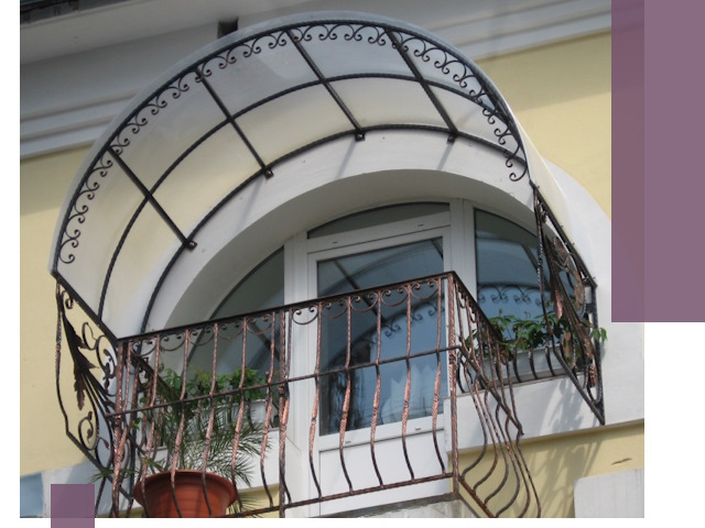 Козырьки над балконом в Ноябрьске — изготовление и монтаж